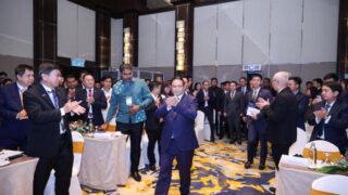 Thủ tướng kêu gọi doanh nghiệp Malaysia tiếp tục mở rộng đầu tư và gắn bó với Việt Nam
