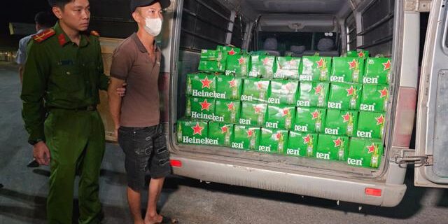 Quảng Trị siết chặt tuyến biên giới, phát hiện lượng lớn rượu bia, thuốc lá nhập lậu